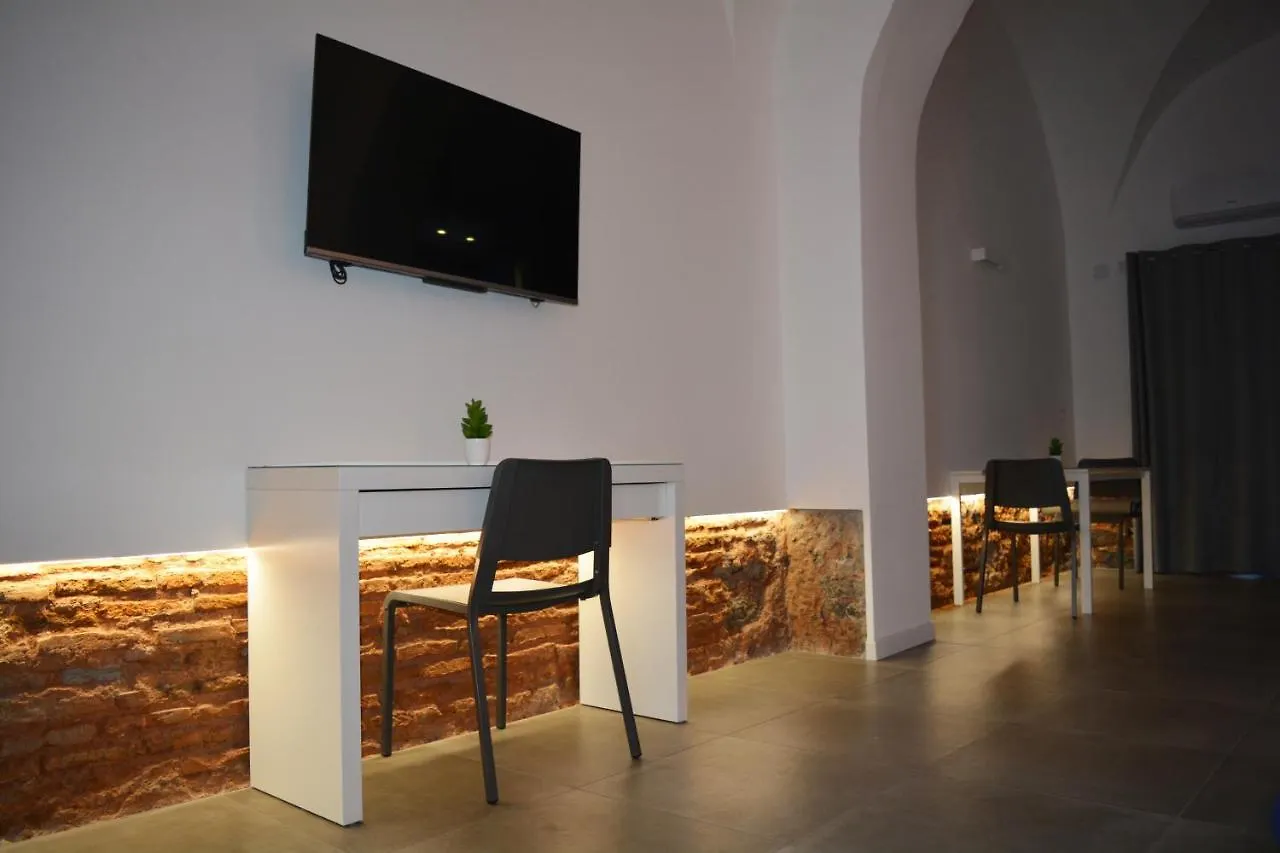 Cortile Cerami Lux contacts